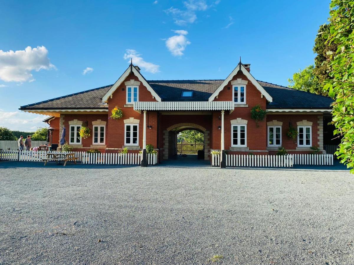 The Booking Office, Stoke Edith Station Hereford Ngoại thất bức ảnh