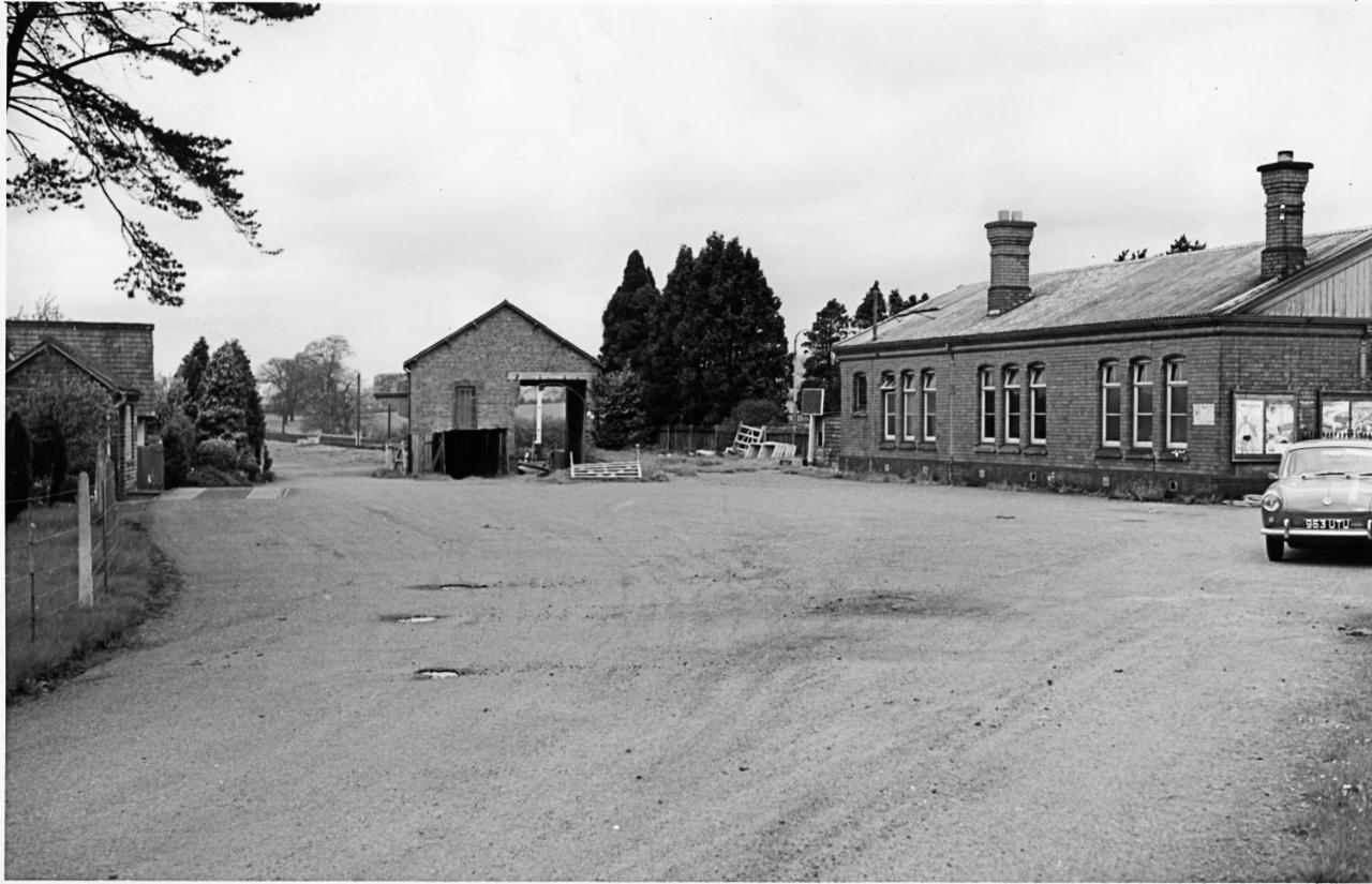 The Booking Office, Stoke Edith Station Hereford Ngoại thất bức ảnh